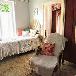 rosalie-cottage.hotels-rhonealpes.com/